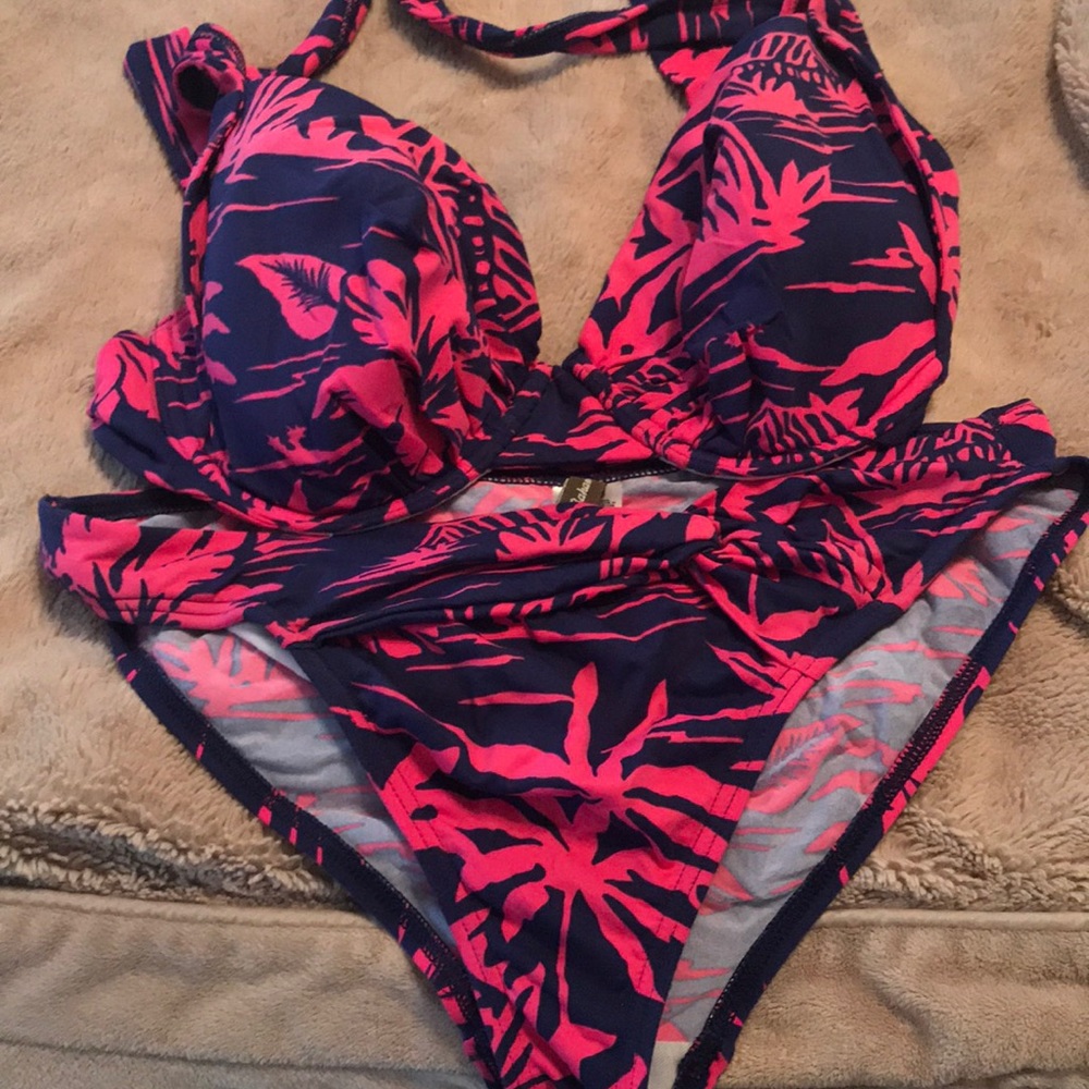 Tommy Bahama bikini set 36DD top and large bottom